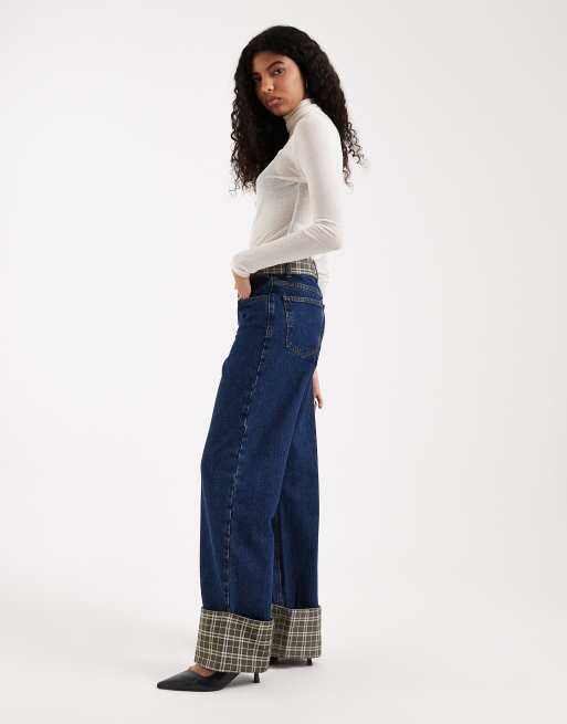 ASOS DESIGN - Jeans a fondo ampio indaco con dettagli risvoltati con stampa a quadri, 2 di 5