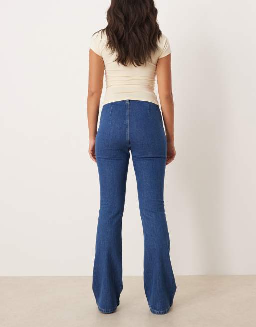 ASOS DESIGN - Jeans a zampa a vita super alta blu medio confortevoli elasticizzati, 2 di 5