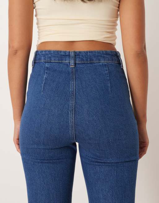 ASOS DESIGN - Jeans a zampa a vita super alta blu medio confortevoli elasticizzati, 4 di 5