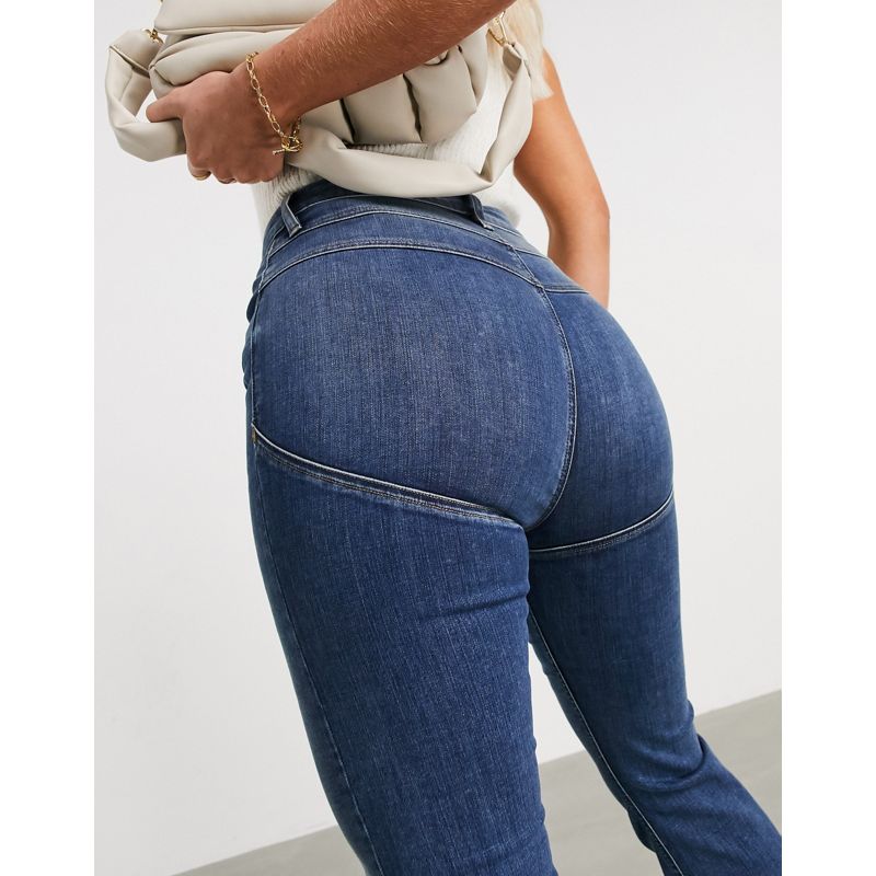 DESIGN - Jeans a zampa bottom-up modellanti lavaggio medio