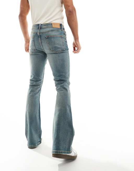 ASOS DESIGN - Jeans a zampa con strappi sulle ginocchia blu vintage tinto, 2 di 5