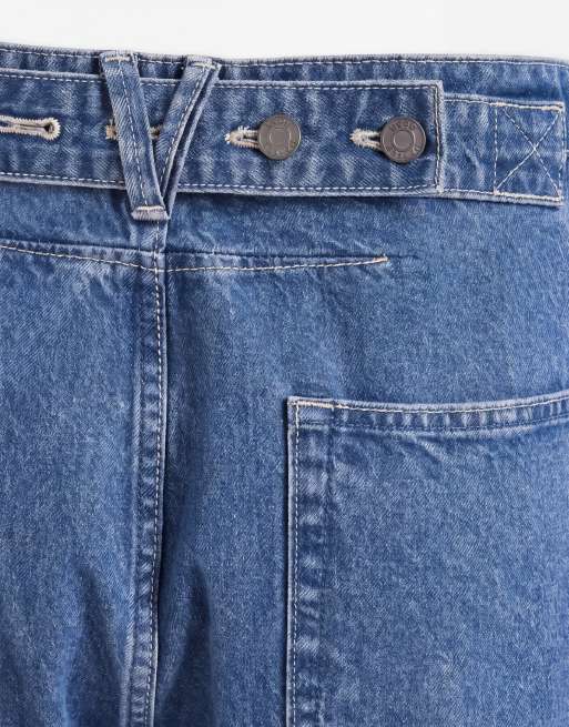 ASOS DESIGN - Jeans affusolati comodi blu lavaggio medio con pieghe e fibbia, 8 di 9