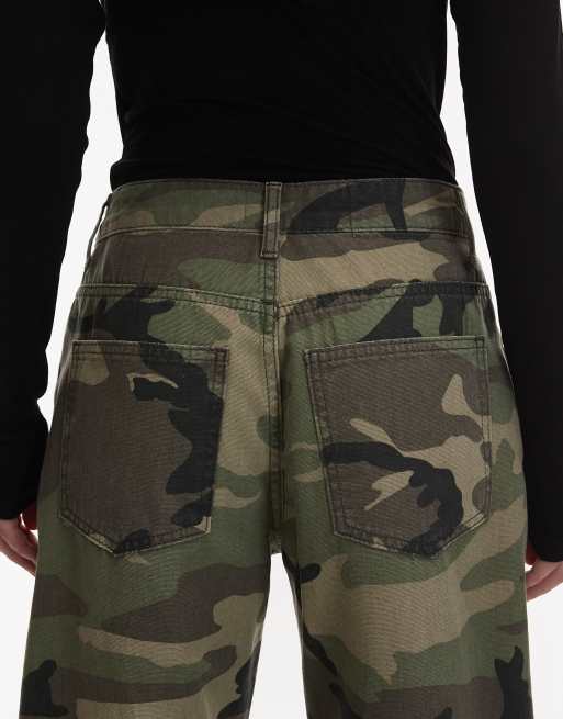 ASOS DESIGN - Jeans ampi a vita bassa con stampa mimetica, 4 di 5