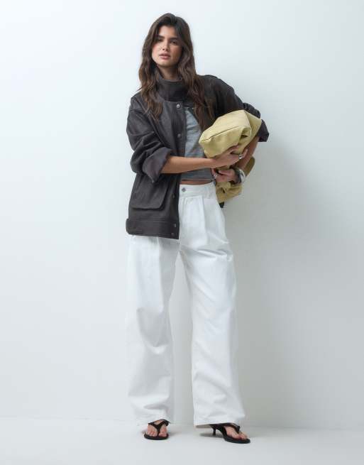 ASOS DESIGN - Jeans bianchi a ferro di cavallo con pieghe sul davanti, 5 di 5