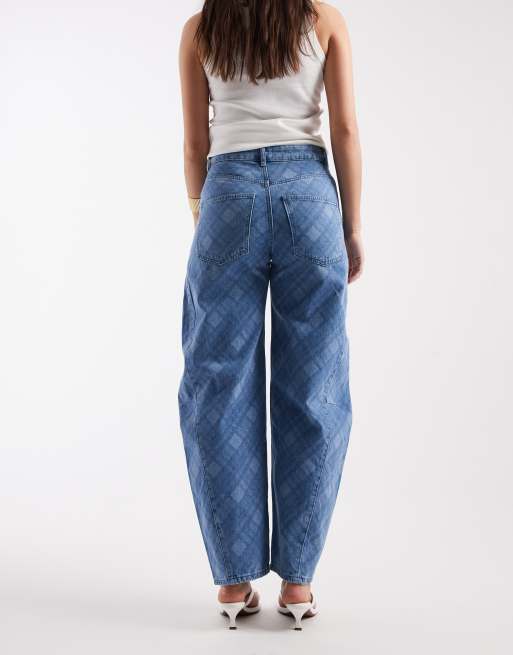 ASOS DESIGN - Jeans bombati a vita alta con stampa laser a quadri, 3 di 5