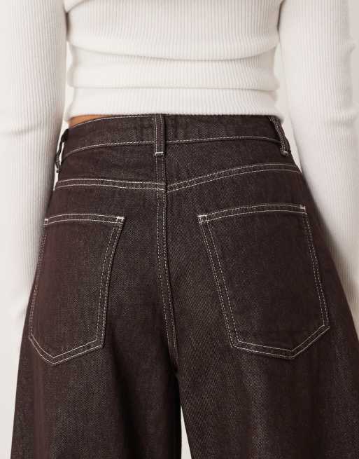 ASOS DESIGN - Jeans bombati taglio corto marrone scuro, 4 di 5