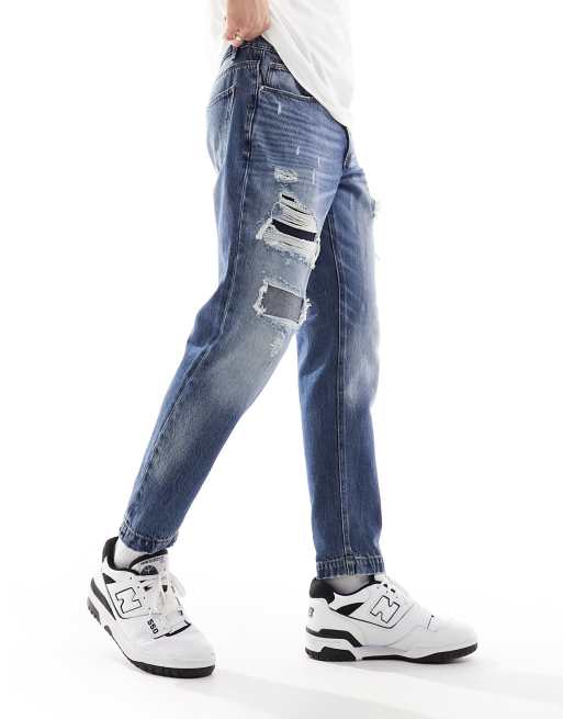 ASOS DESIGN - Jeans classici rigidi lavaggio blu medio con strappi