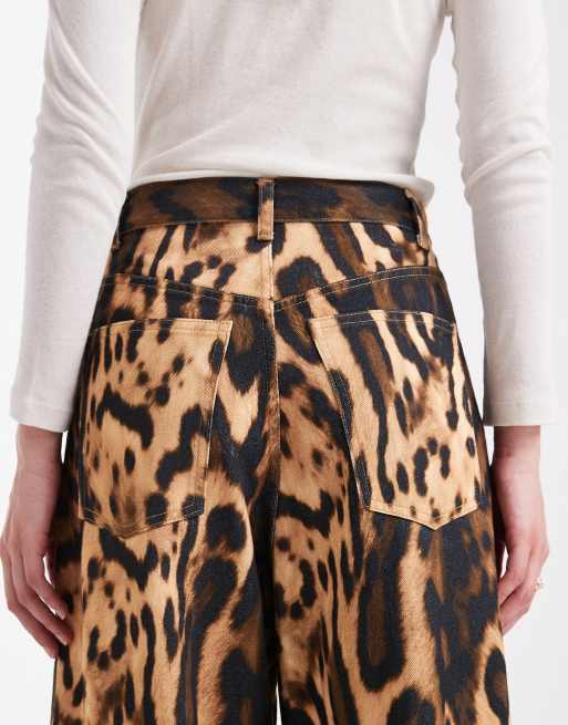 ASOS DESIGN - Jeans dad extra larghi con fondo ampio e stampa animalier, 4 di 5