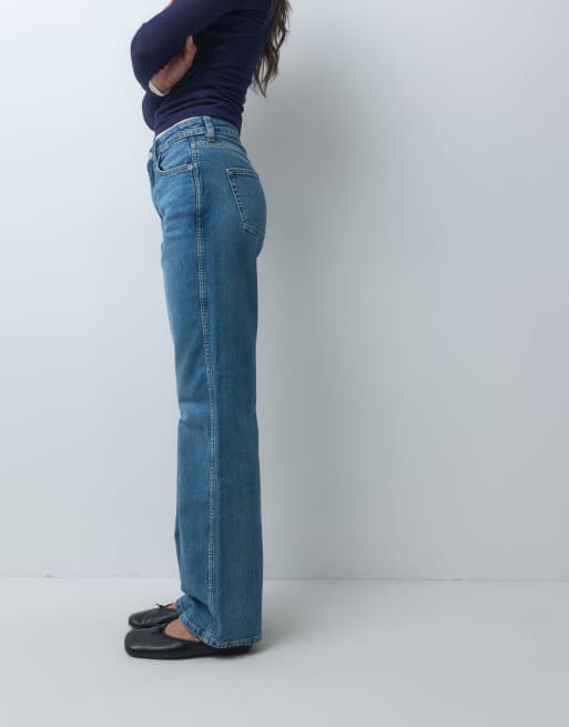 ASOS DESIGN jeans dritti comfort stretch in blu medio autentico, 2 di 5