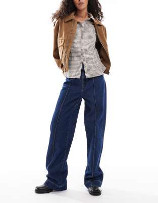 ASOS DESIGN - Jeans in dunklem Mittelblau mit weitem Bein und Vordernaht