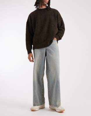 Jeans in hellblauer Waschung mit gelbem Farbstich, seitlichem Einsatz und extremer Baggy-Passform Blau 48 Long