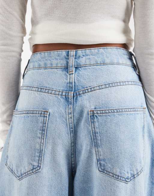 ASOS DESIGN – Jeans in heller Waschung mit weitem, abgerundetem Bein und hohem Bund, 4 von 5