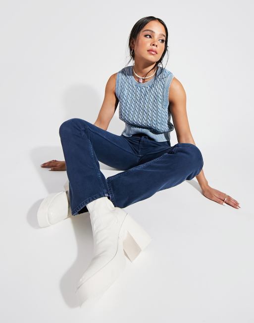 ASOS DESIGN – Jeans in marineblauer Waschung mit mittelhohem Bund und geradem Schnitt