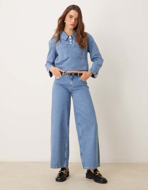 ASOS DESIGN – Jeans in Mittelblau mit niedrigem Bund und weitem Schnitt