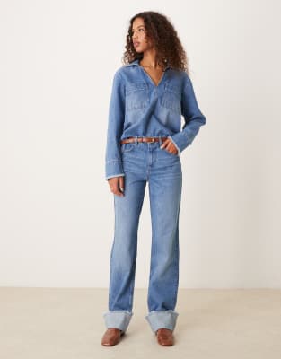 ASOS DESIGN - Jeans in Mittelblau mit Umschlag im Stil der 90er-Schwarz