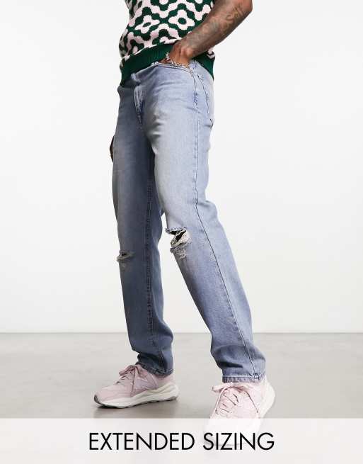 Asos Design Jeans In Mittelblauer Waschung Mit Geradem Bein Und Zierrissen Am Knie Asos