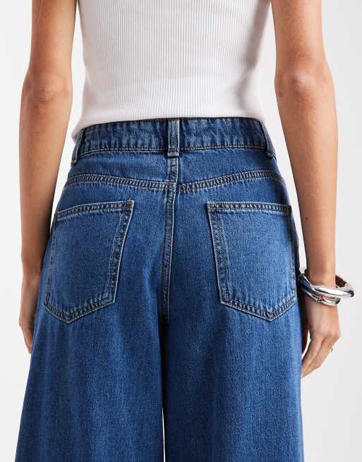 ASOS DESIGN – Jeans in mittelblauer Waschung mit weitem Bein und hohem Bund, 4 von 5