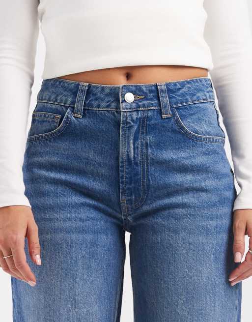 ASOS DESIGN – Jeans in mittlerer Waschung mit weitem Bein und niedrigem Bund, 4 von 5