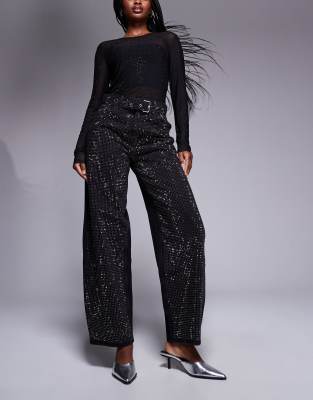 ASOS DESIGN - Jeans in Schwarz mit abgerundetem Beinschnitt und Strassverzierung