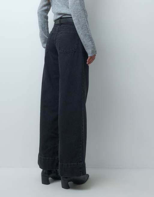 ASOS DESIGN – Jeans in Schwarz mit weitem Bein, Gürtel und Bügelfalte vorne, 4 von 5