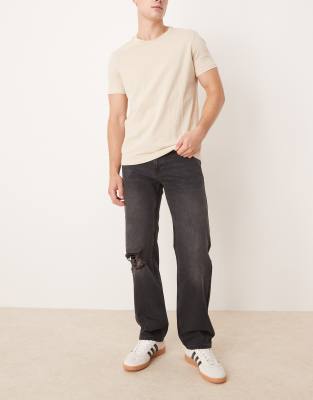 ASOS DESIGN – Jeans in schwarzer Waschung mit geradem Schnitt und Zierrissen - view 1