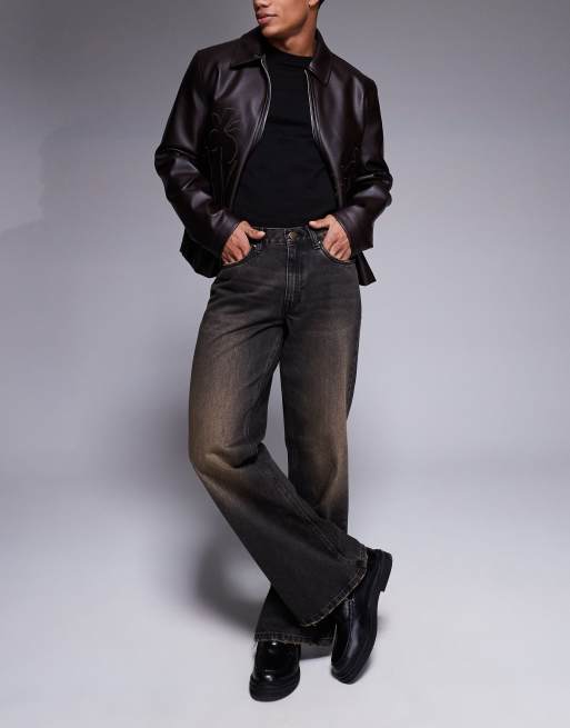 ASOS DESIGN – Jeans in verwaschenem Schwarz mit weitem ausgestelltem Schnitt und braunem Farbstich