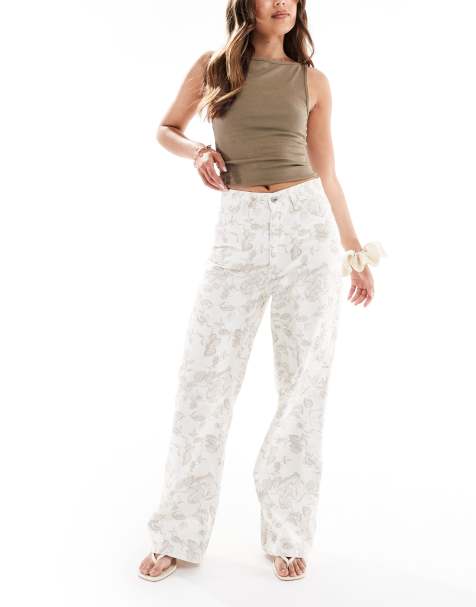 ASOS DESIGN – Jeans in warmem Ecru mit Blumenmuster in verwaschener Optik - view 1