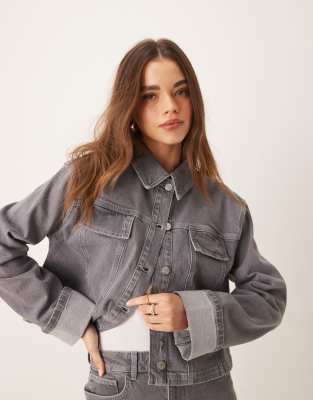 ASOS DESIGN - Jeans-Jacke in grauer Waschung mit umgeschlagenen Bündchen