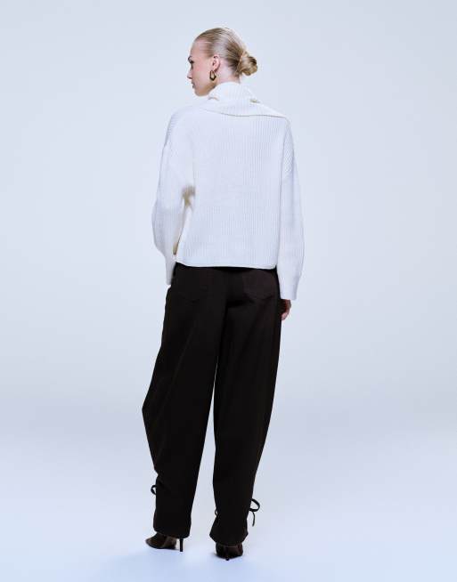ASOS DESIGN - Jeans met ballonpijpen en enkelstrikjes in chocoladebruin, 3 van 5