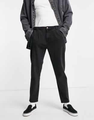 ASOS DESIGN - Jeans met rechte pijpen en dubbele plooi in zwart met wassing