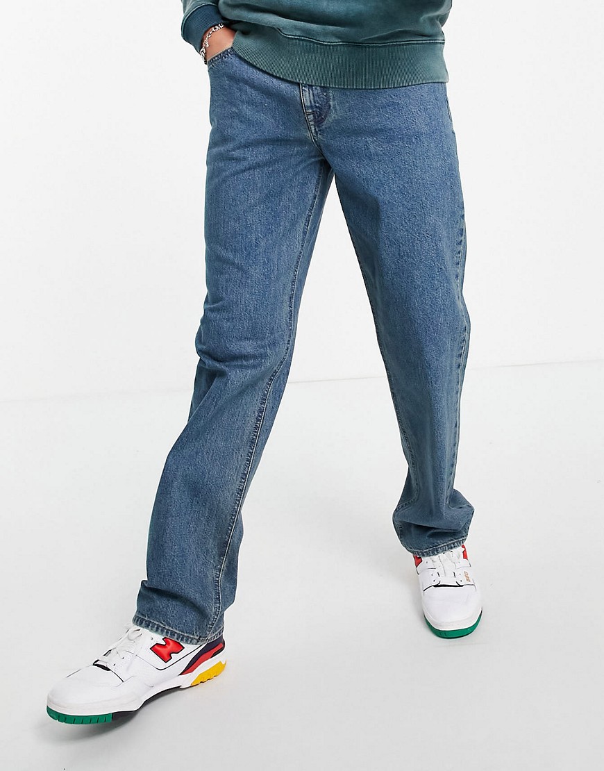 ASOS DESIGN - Jeans met rechte pijpen in blauw met getinte medium wassing