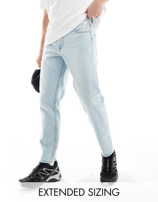 ASOS DESIGN - Jeans met smaltoelopende pasvorm in blauw met lichte wassing 