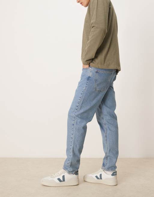 ASOS DESIGN - Jeans met smaltoelopende pasvorm in blauw met lichte wassing , 3 van 5