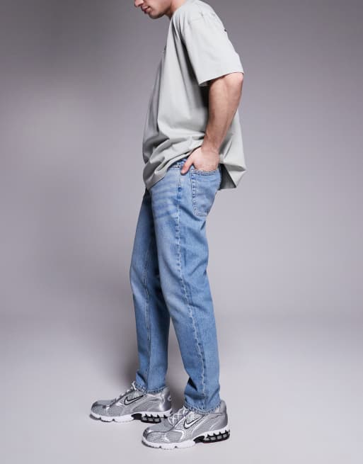 ASOS DESIGN - Jeans met smaltoelopende pasvorm in blauw met lichte wassing, 3 van 5