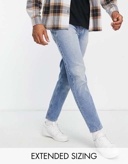 ASOS DESIGN - Jeans met smaltoelopende pijpen in mid-wash blauw met getinte wassing