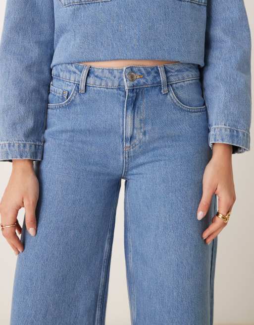 ASOS DESIGN - Jeans met wijde pijpen en lage taille in middenblauw, 4 van 5