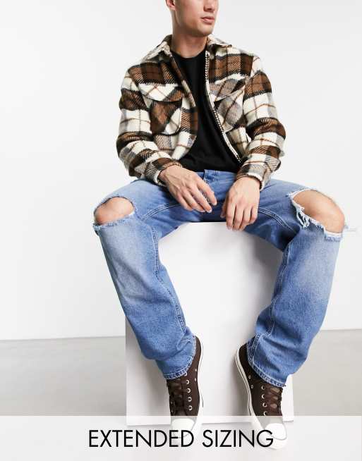 ASOS DESIGN - Jeans met wijde, rechte pijpen en scheuren in vintage medium wassing