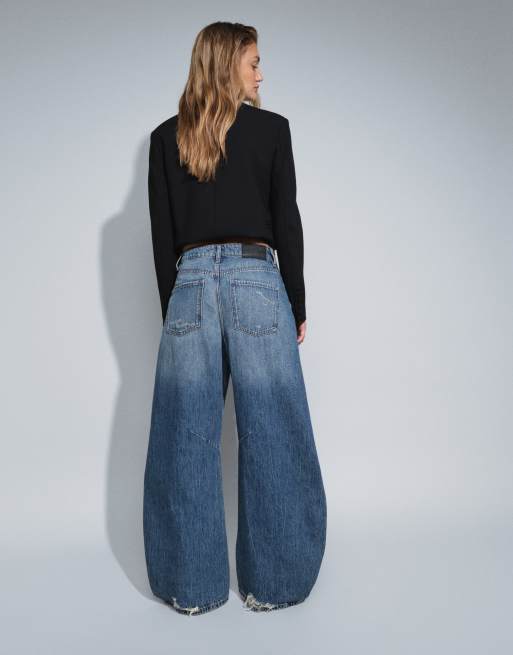 ASOS DESIGN Jeans mit Barrel-Leg, Schleife, Rissen und dunkler Mittelblau-Waschung, 4 von 5
