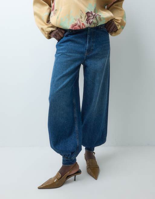 ASOS DESIGN Jeans mit Bündchen-Detail und Ballonform in mittlerem Blau, Kombiteil, 4 von 9