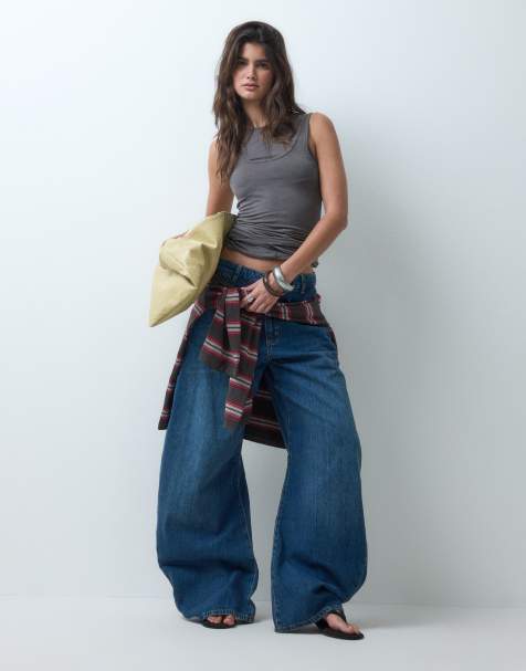 ASOS DESIGN Jeans mit extrem geschwungenem Bein in mittlerer blauer Waschung - view 1