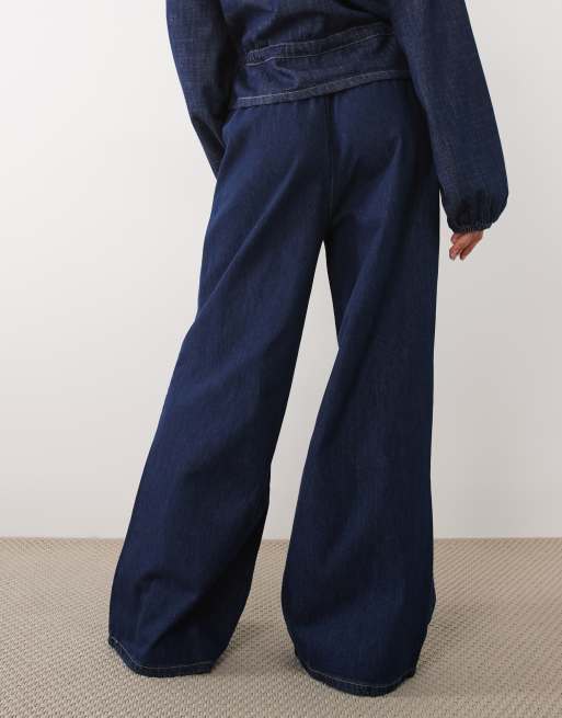 ASOS DESIGN Jeans mit Paperbag-Bund und weitem Bein in Mittelblau, 5 von 5