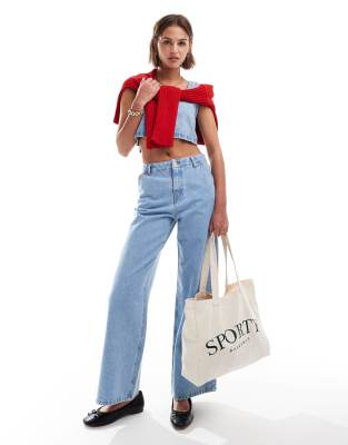 ASOS DESIGN - Jeans mit weitem Bein und schlichtem Taillenbund in mittelblauer Waschung, Kombiteil