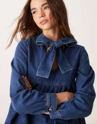 ASOS DESIGN - Jeans-Oberteil in Indigoblau mit Schleife am Ausschnitt