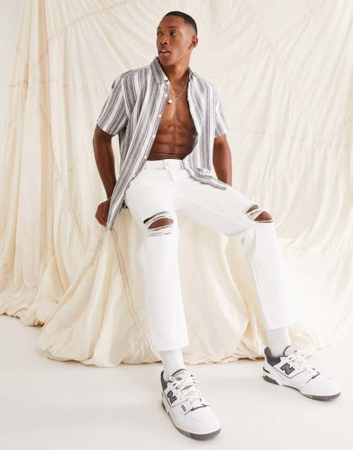 ASOS DESIGN - Jeans rigidi classici bianchi con strappi sulle ginocchia