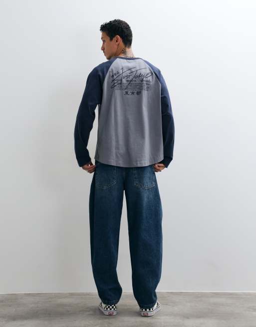 ASOS DESIGN jeans slim barrel z niskim stanem w ciemnoniebieskim denimie, 3 z 5