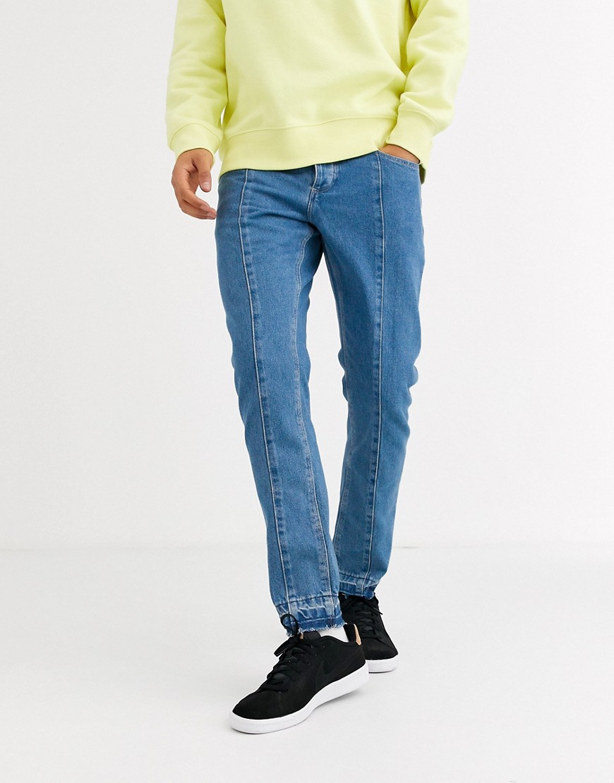 ASOS DESIGN - Jeans slim rigidi blu medio con pannelli