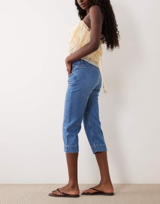 ASOS DESIGN jeanscapribyxor med låg midja i mellanblå tvätt, 3 av 5