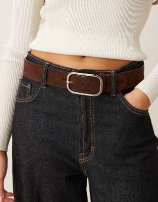 ASOS DESIGN - Jeansgürtel aus dunkelbraunem Wildlederimitat mit länglicher, quadratischer Schnalle in Silberoptik-Brown