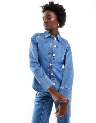 ASOS DESIGN - Jeanshemd im Western-Stil in Mittelblau