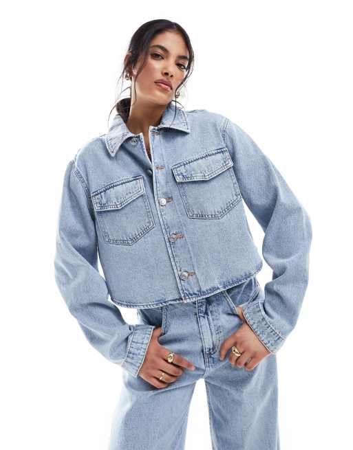 ASOS DESIGN – Jeanshemd in verwaschenem Mittelblau mit kurzem Schnitt